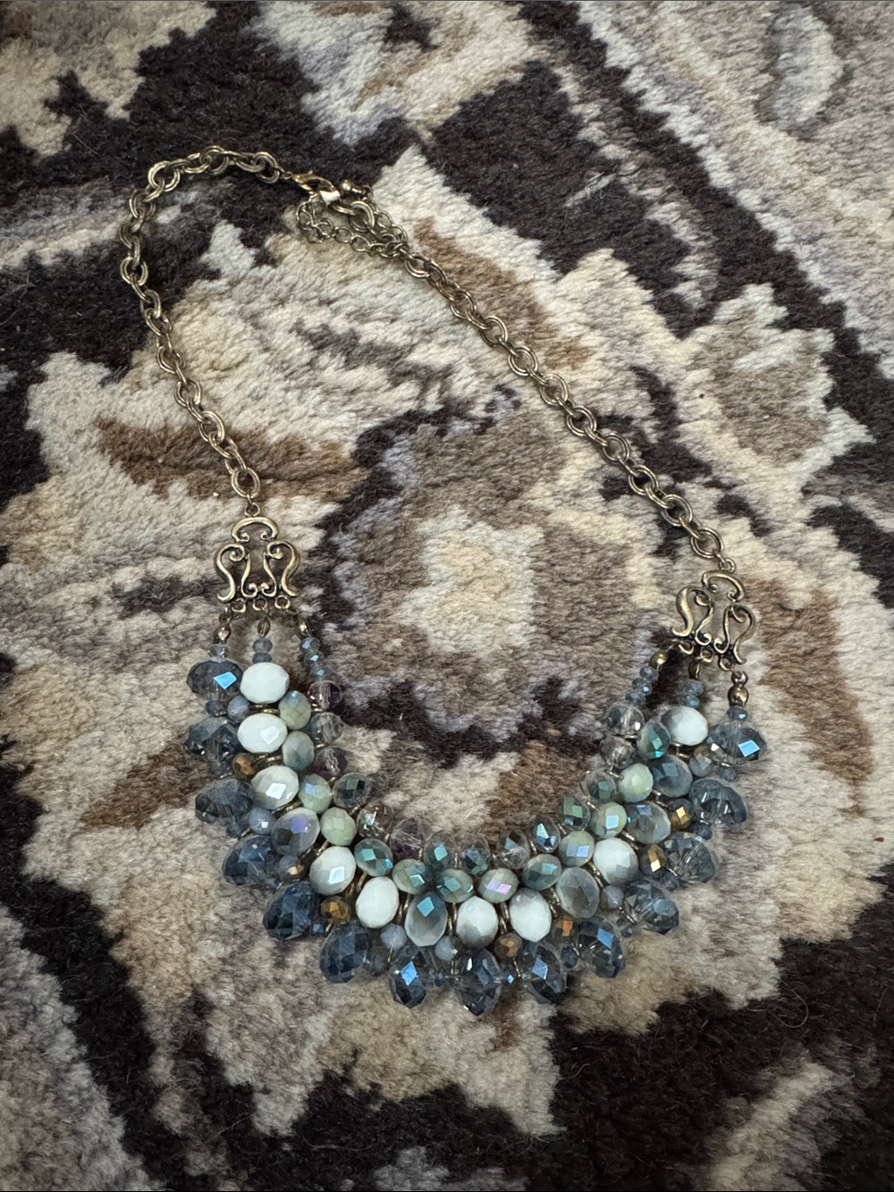 NWOT, Chunky beaded gold tone necklace